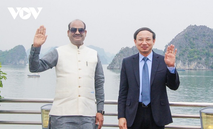 Chủ tịch Hạ viện Ấn Độ Om Birla thăm vịnh Hạ Long - ảnh 1