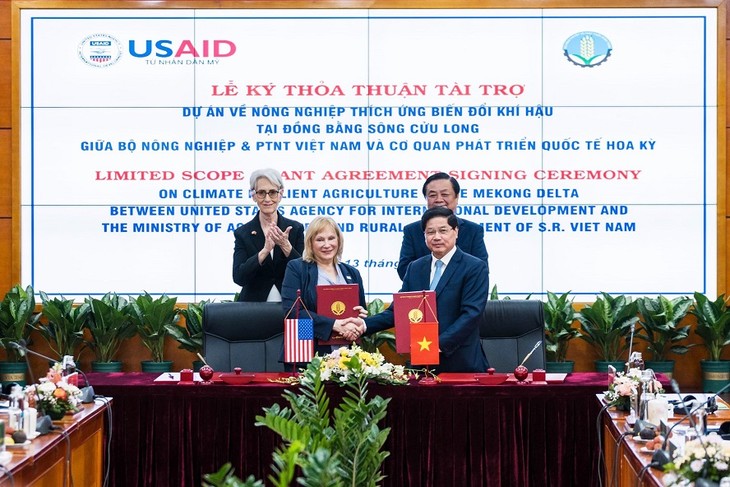 USAID hợp tác cùng Bộ Nông nghiệp và Nông thôn Việt Nam trong ứng phó biến đổi khí hậu tại Đồng bằng sông Cửu Long - ảnh 1