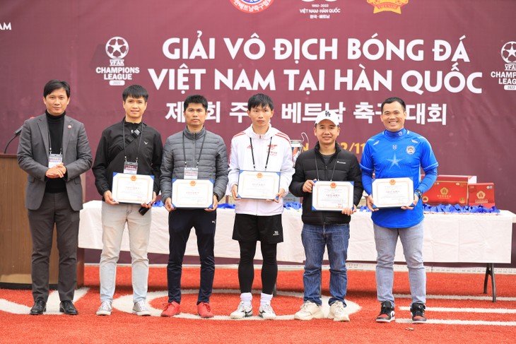 Hơn 1000 cầu thủ và cổ động viên tham dự Giải vô địch bóng đá Việt Nam tại Hàn Quốc lần thứ nhất - ảnh 3