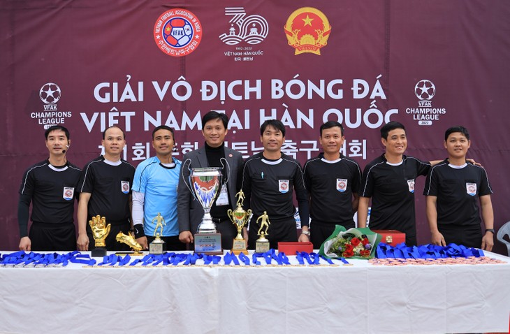 Hơn 1000 cầu thủ và cổ động viên tham dự Giải vô địch bóng đá Việt Nam tại Hàn Quốc lần thứ nhất - ảnh 1