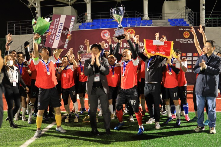 Hơn 1000 cầu thủ và cổ động viên tham dự Giải vô địch bóng đá Việt Nam tại Hàn Quốc lần thứ nhất - ảnh 4