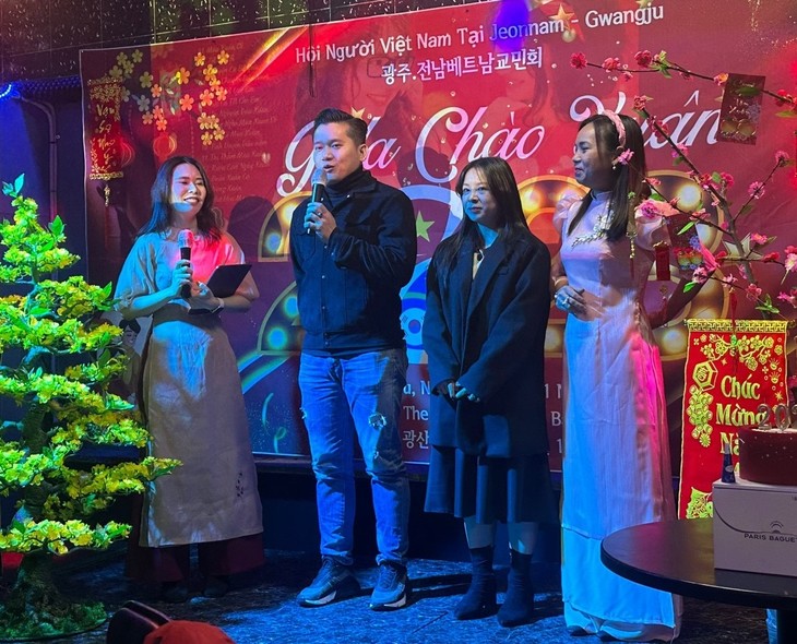 Hội người Việt Nam tại Jeonnam-Gwangju, Hàn Quốc tổ chức Gala chào xuân Quý Mão 2023 - ảnh 3