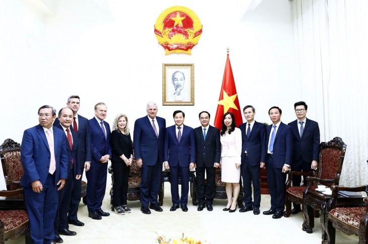 Phó Thủ tướng Lê Minh Khái: Các tôn giáo chung sống hòa hợp trong cộng đồng các dân tộc Việt Nam - ảnh 2