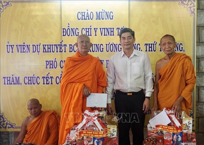 Ủy ban Dân tộc chúc mừng Tết cổ truyền Chôl Chnăm Thmây của đồng bào dân tộc Khmer An Giang - ảnh 1