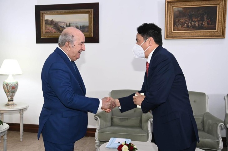 Đại sứ Nguyễn Thành Vinh chào từ biệt Tổng thống Algeria nhân dịp kết thúc nhiệm kỳ công tác - ảnh 1