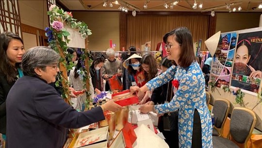 Hội Phụ nữ của Đại sứ quán Việt Nam tại Nhật Bản tham dự Hội chợ từ thiện - ảnh 1