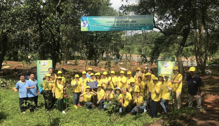 Đoàn đại biểu người Việt Nam ở nước ngoài trồng cây hưởng ứng Lễ phát động “Tết trồng cây đời đời nhớ ơn Bác Hồ” 2023 - ảnh 3
