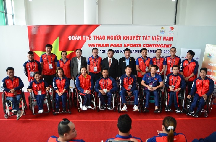 Đại sứ Việt Nam tại Campuchia động viên đoàn Thể thao người khuyết tật Việt Nam tham dự ASEAN Para Games 2023 - ảnh 1