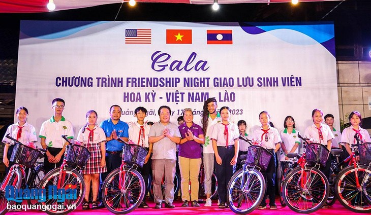 Giao lưu sinh viên Hoa Kỳ - Việt Nam - Lào tại Quảng Ngãi - ảnh 1
