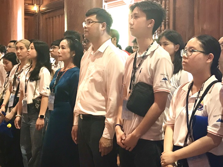 Kiều bào trẻ bồi hồi xúc động trên quê hương Chủ tịch Hồ Chí Minh - ảnh 2