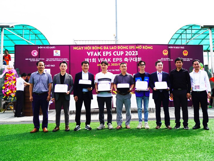 Sôi nổi ngày hội bóng đá dành cho người lao động Việt Nam tại Hàn Quốc - ảnh 2