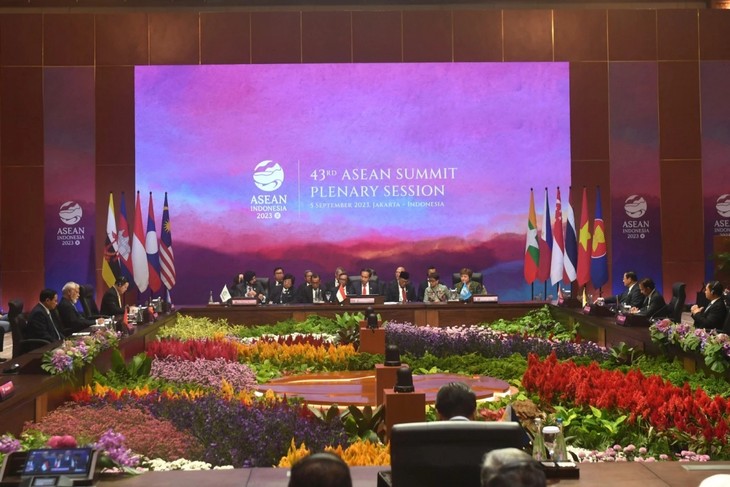 Hội nghị Cấp cao ASEAN lần thứ 43: Tuyên bố của Chủ tịch nhấn mạnh việc tăng cường lòng tin và sự tin cậy lẫn nhau - ảnh 1