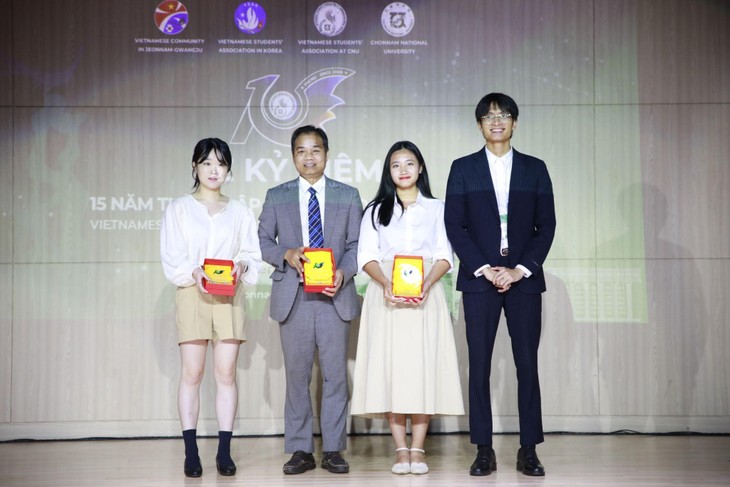 Kỷ niệm 15 năm thành lập Hội Sinh viên Việt Nam tại Đại học Quốc gia Chonnam, Hàn Quốc - ảnh 3
