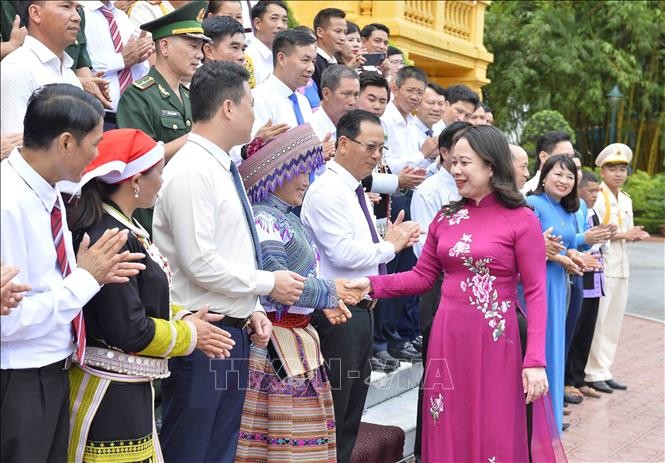 Phó Chủ tịch nước Võ Thị Ánh Xuân gặp mặt Đoàn đại biểu các điển hình tỉnh Lào Cai  - ảnh 1