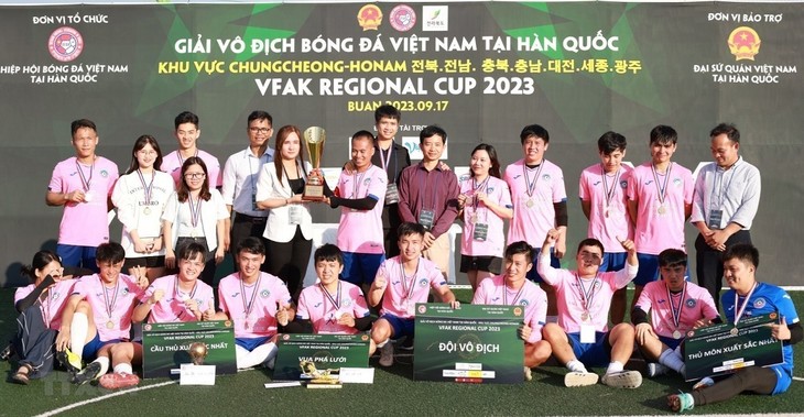 Sôi động giải bóng đá của cộng đồng người Việt Nam tại Hàn Quốc - ảnh 1