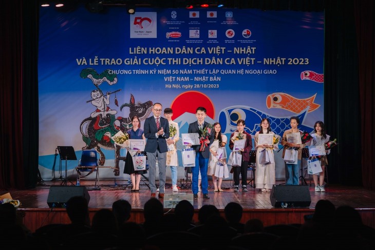 Nhiều bài dân ca nổi tiếng của Việt Nam được dịch sang tiếng Nhật - ảnh 1