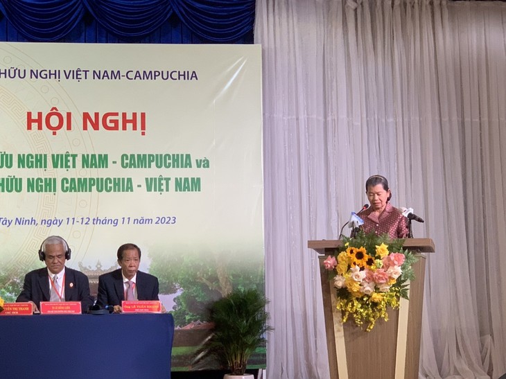 Đẩy mạnh tình đoàn kết hữu nghị, giao lưu nhân dân, hợp tác thương mại giữa Việt Nam và Campuchia - ảnh 3