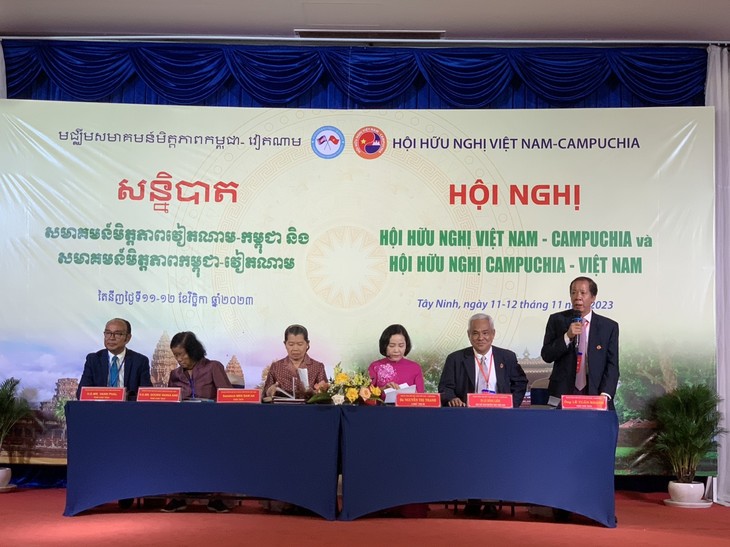 Đẩy mạnh tình đoàn kết hữu nghị, giao lưu nhân dân, hợp tác thương mại giữa Việt Nam và Campuchia - ảnh 1