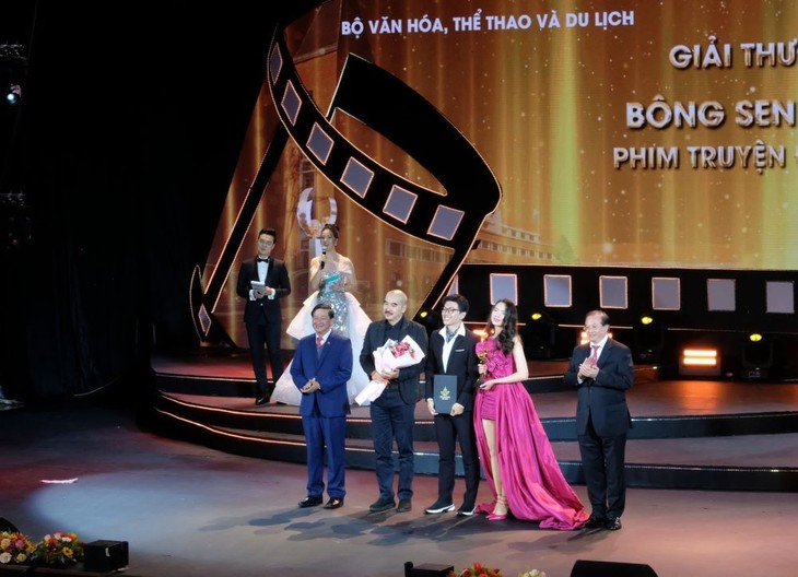 Bế mạc Liên hoan phim Việt Nam lần thứ XXIII: “Tro tàn rực rỡ” đoạt giải Bông sen Vàng - ảnh 1