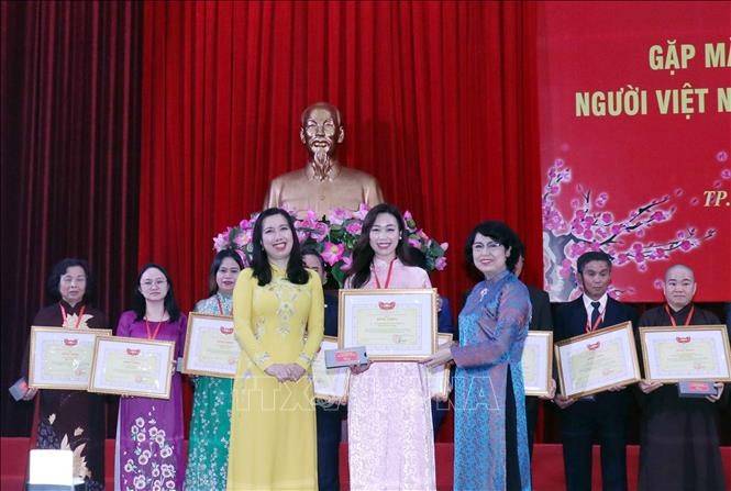 Xuân Quê hương 2024: Vinh danh các tập thể, cá nhân người Việt Nam ở nước ngoài tiêu biểu - ảnh 1