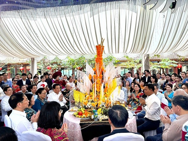 Đại sứ quán Lào tổ chức Bunpimay 2567 - ảnh 1