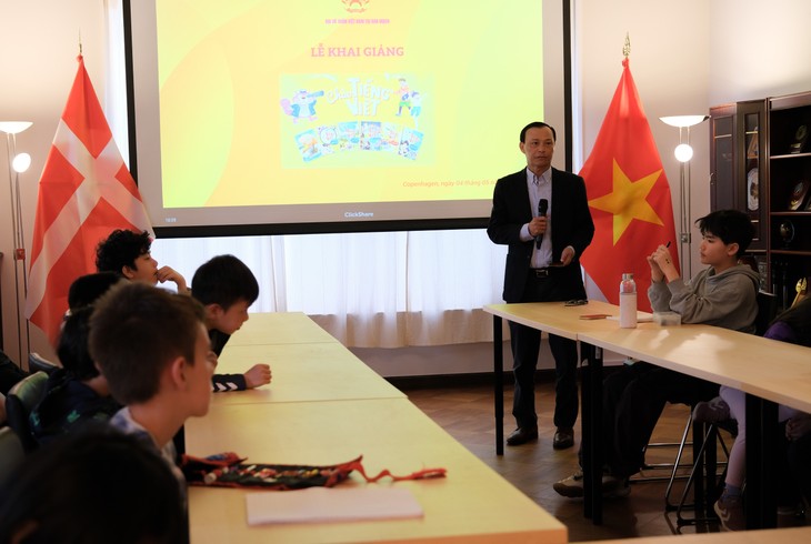 Khai giảng lớp  học tiếng Việt cho con em cộng đồng người Việt Nam tại Đan Mạch - ảnh 1