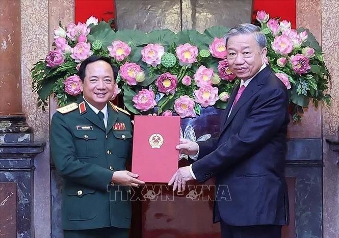 Chủ tịch nước trao Quyết định bổ nhiệm Chủ nhiệm Tổng cục Chính trị Quân đội nhân dân Việt Nam - ảnh 1