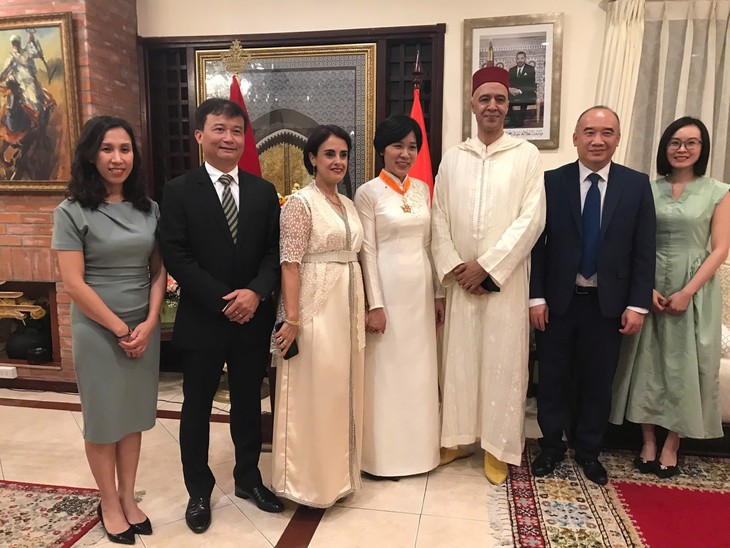 Nguyên Đại sứ Việt Nam tại Maroc Đặng Thị Thu Hà nhận huân chương cao quý nhất của Nhà nước Morocco - ảnh 4