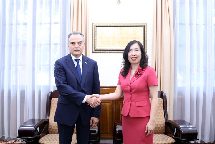 Thứ trưởng Ngoại giao Lê Thị Thu Hằng tiếp Đại sứ Turkmenistan và Đại sứ Iceland - ảnh 1