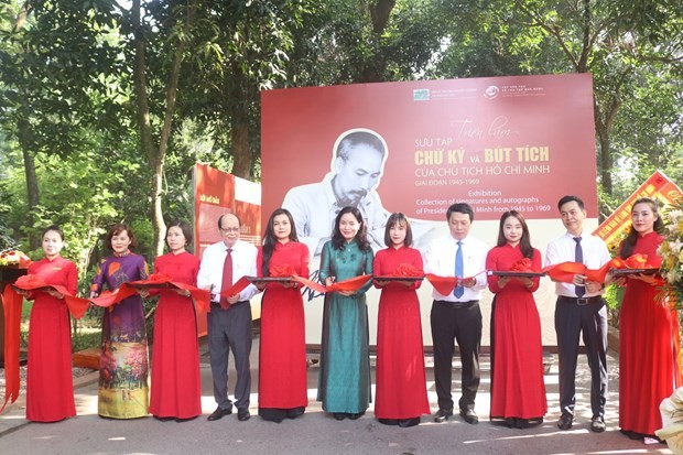 Exhibition introduces President Ho Chi Minh’s signatures, autographs - ảnh 1