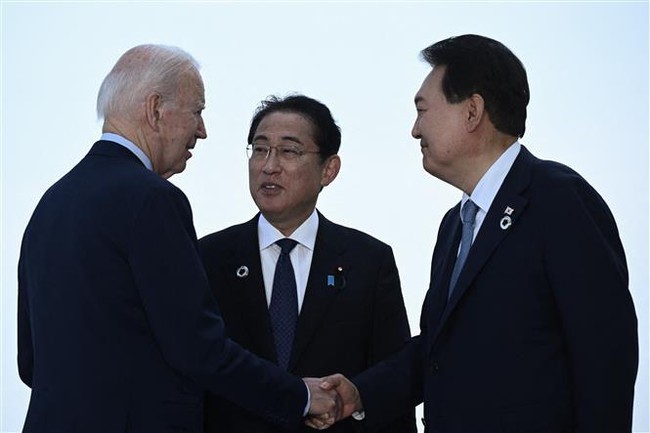 US, Japan, South Korea summit to lead to security cooperation framework - ảnh 1