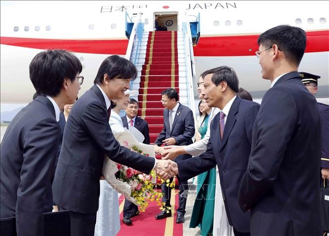 Japanese Crown Prince, Crown Princess begin six-day Vietnam visit - ảnh 1