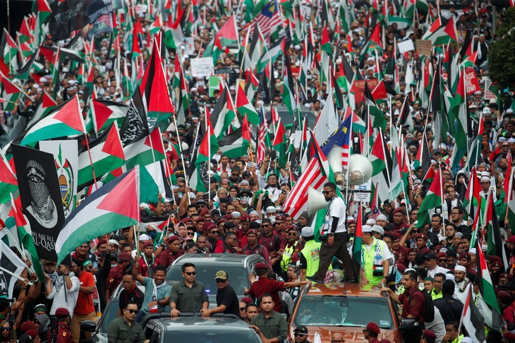  Hundreds of thousands rally across cities to support Palestinians - ảnh 1