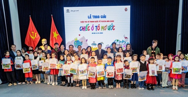 Nine paintings of Vietnamese children to vie for international contest in Japan - ảnh 1