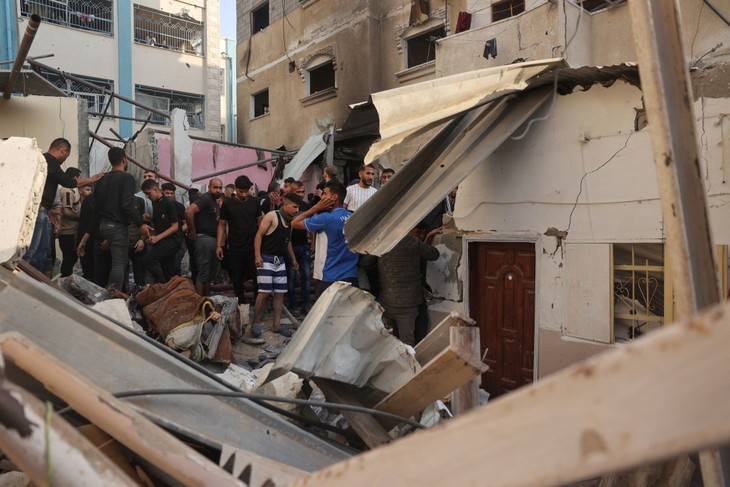 Israel destroys Palestinian public building at Rafah border - ảnh 1
