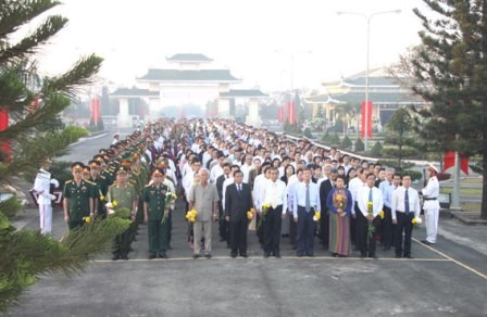 Продолжаются мероприятия в честь Дня образования Компартии Вьетнама - ảnh 1