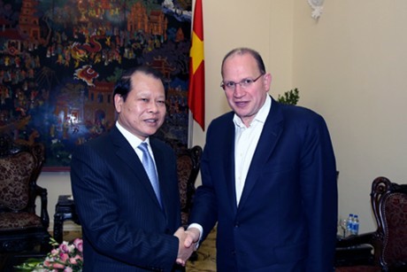 Вьетнам поддерживает участие иностранных инвесторов в реструктуризации внутренней экономики - ảnh 1