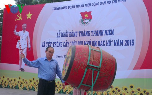 Во Вьетнаме стартовал Месяц молодёжи 2015 года - ảnh 1