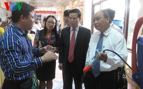 Вице-премьер Нгуен Суан Фук принял участие в семинаре по социально-экономическому развитию Хазянга - ảnh 1