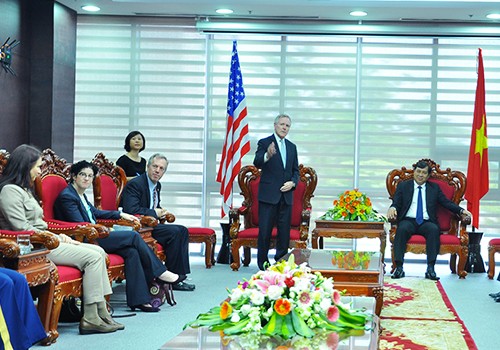 Министр военно-морских сил США Рэй Мабус посетил город Дананг - ảnh 1