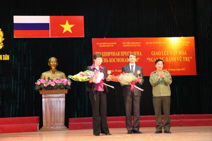 Празднование Дня космонавтики во Вьетнаме - ảnh 1