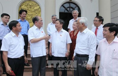 Председатель НС СРВ Нгуен Шинь Хунг встретился с избирателями провинции Хатинь - ảnh 1