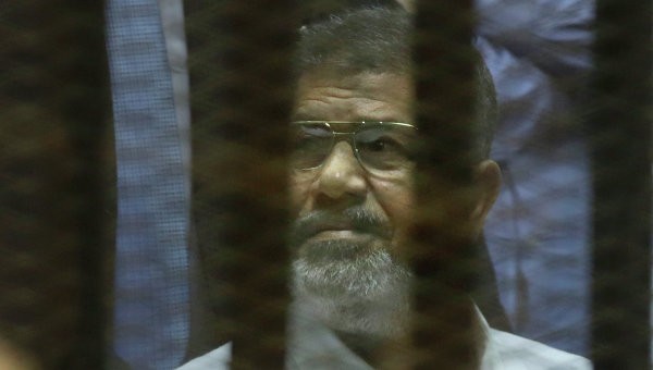 Экс-президенту Египта Мухаммеду Мурси грозит смертная казнь - ảnh 1