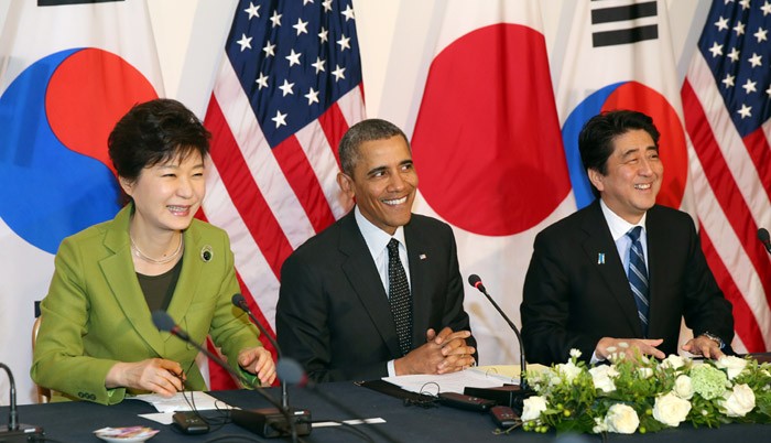 Премьер Японии выразил надежду встретиться с президентом Республики Корея - ảnh 1