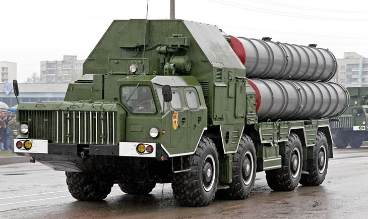 Россия заявила о переброске в Сирию зенитно-ракетных систем С-300 и С-400 - ảnh 1