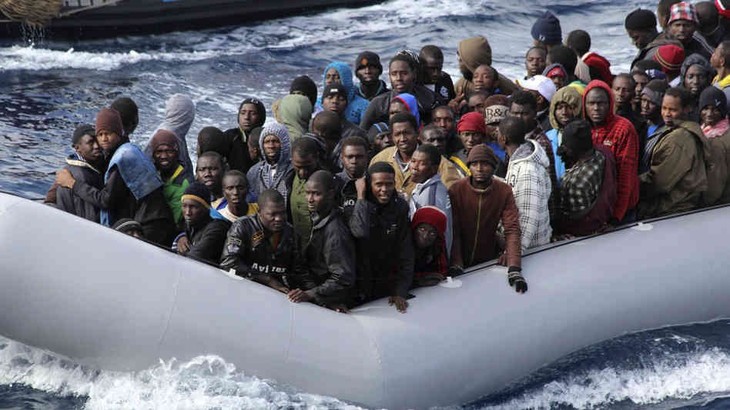 За последние 3 дня в Италию и Грецию перебралось более 6 тысяч мигрантов - ảnh 1