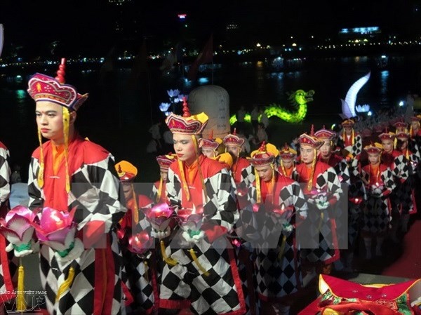 Впервые Вьетнамская буддийская сангха организовала фестиваль «Куангчьеу» в рамках фестиваля Хюэ - ảnh 1