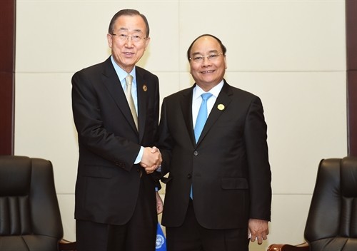 Нгуен Суан Фук провёл двусторонние встречи в кулуарах 28-го и 29-го саммитов АСЕАН - ảnh 1