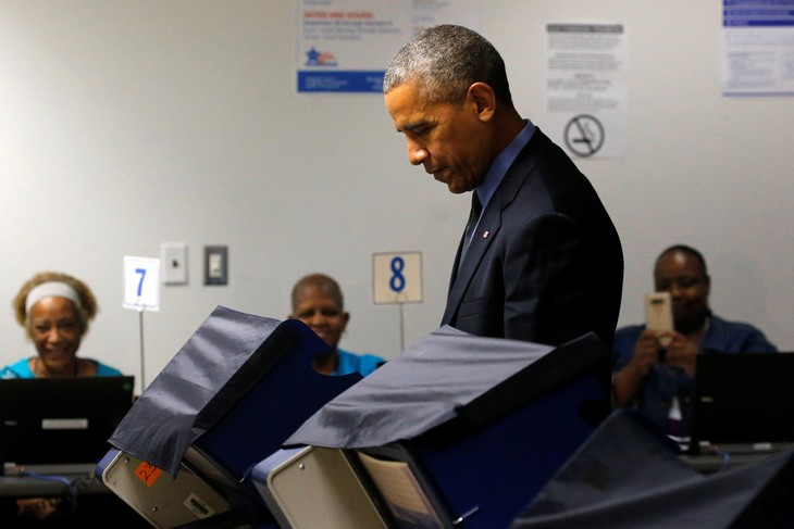 Обама досрочно проголосовал на выборах президента США - ảnh 1
