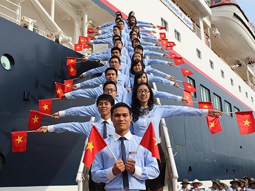 Знакомство иностранцев с Вьетнамом с помощью программы «Молодёжный корабль» - ảnh 1
